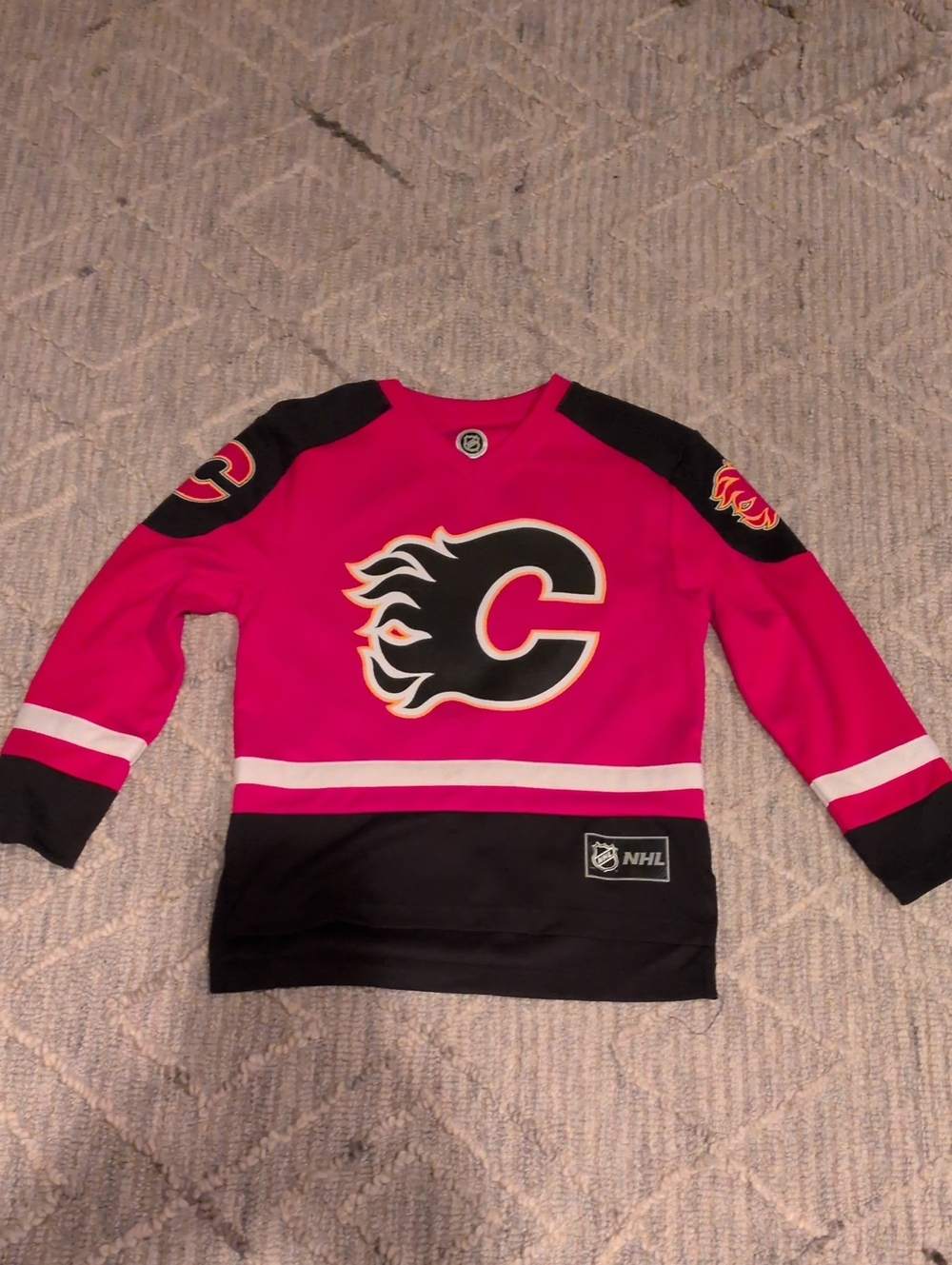 NHL Calgary Flames Jersey Size S/M Kids
